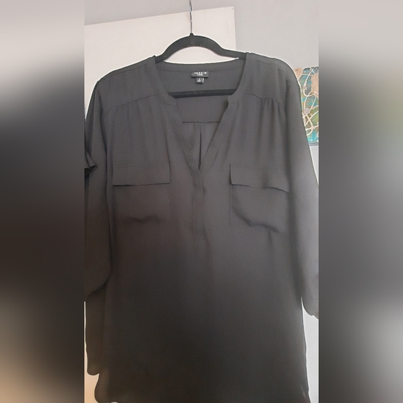 2 Torrid black blouses 1x and 2x - Picture 2 of 6